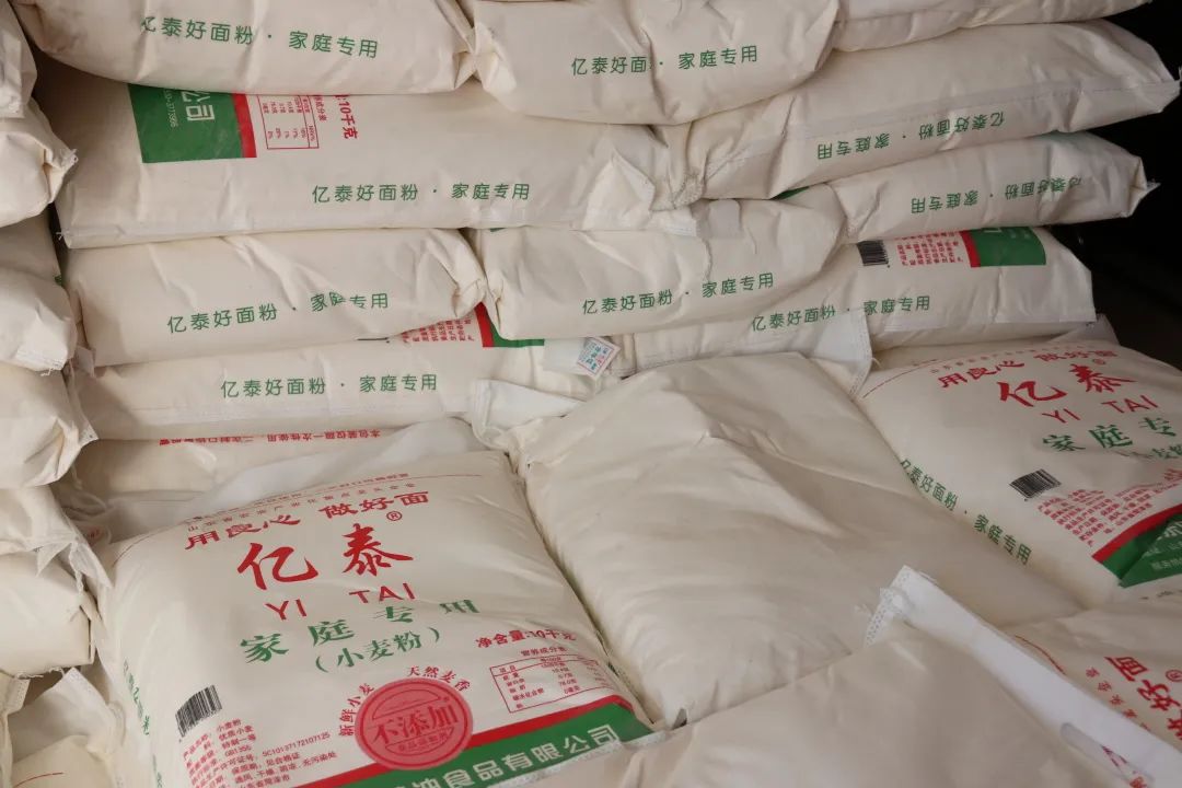 助力墟落振兴 共建优美家园 | bb电子游戏官网复材走进卧龙村送上新春祝福 - 公司新闻 - bb电子游戏官网
